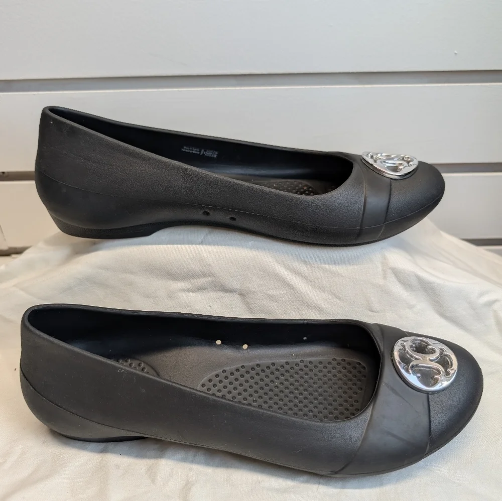 Crocs Gianna Disc Black Silver Ballet Slip On Comfort Flats Women’s size 8 NWOT